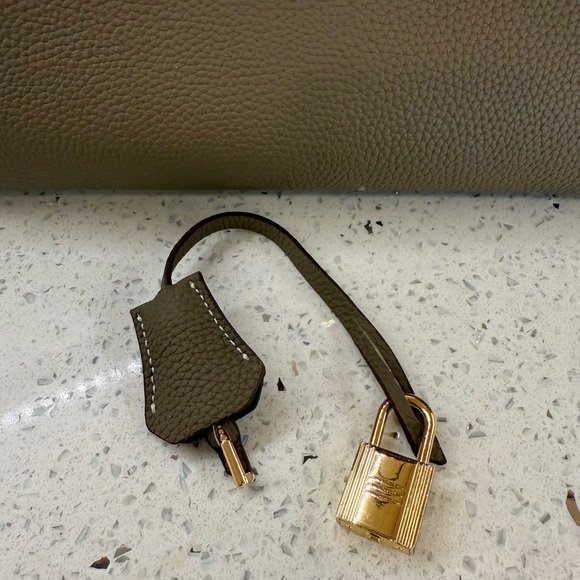 Birkin 35 Etoupe Togo inspired Taupe Leather Handbag with gold hardware - Picture 15 of 16